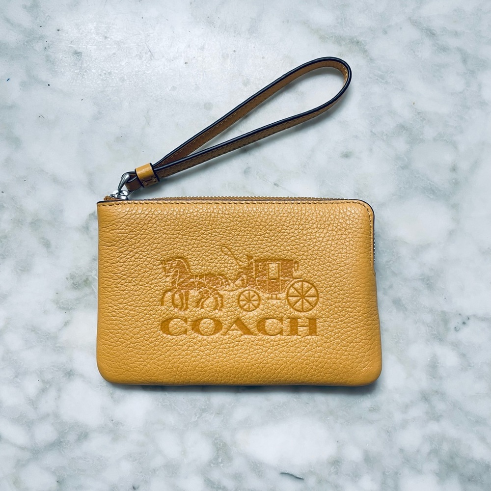 Corner Zip Wristlet With Horse And Carriage